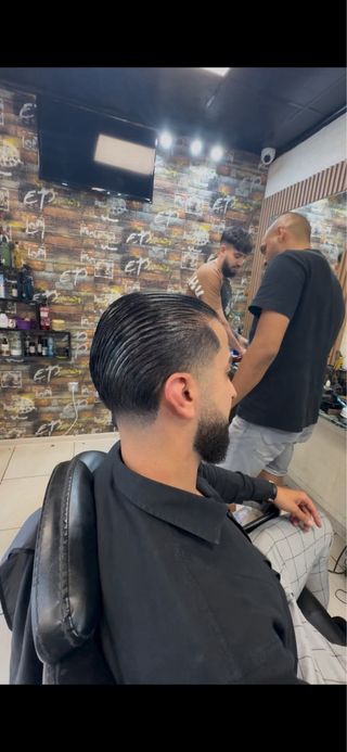 Servicios de barbería, voy a domicilio y tengo esp