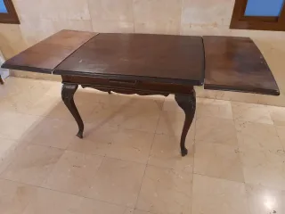 Mesa extensible antigua de madera