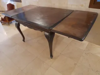 Mesa extensible antigua de madera