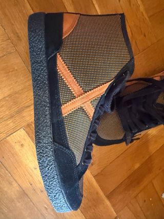 Zapatillas Munich talla 42 negras y naranjas