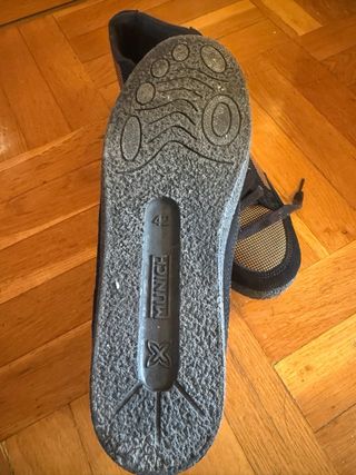 Zapatillas Munich talla 42 negras y naranjas