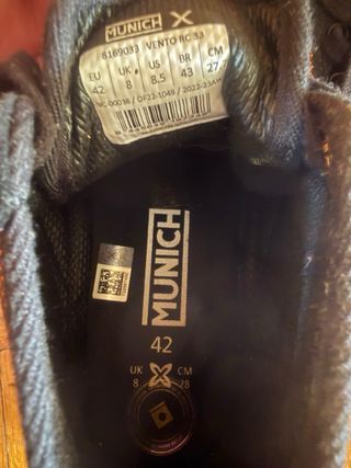 Zapatillas Munich talla 42 negras y naranjas