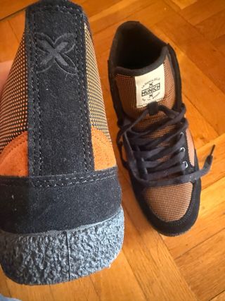 Zapatillas Munich talla 42 negras y naranjas