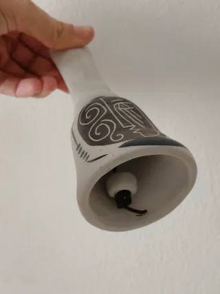 Campana de cerámica decorada