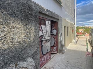 Local comercial en venta en Valdezarza en Madrid