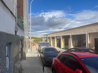 Local comercial en venta en Valdezarza en Madrid