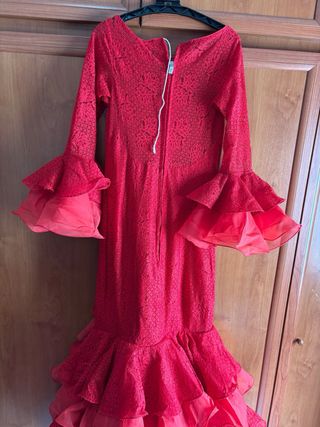 Traje de flamenca rojo con volantes
