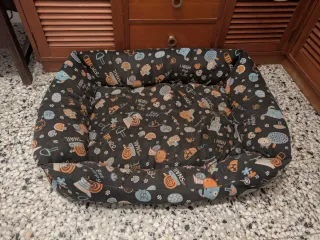 Cama para perro con estampado divertido