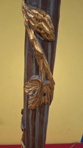 Lámpara de pie de madera y metal