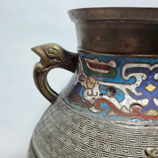 Vaso giapponese in bronzo con smalti cloisonnè