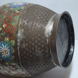 Vaso giapponese in bronzo con smalti cloisonnè