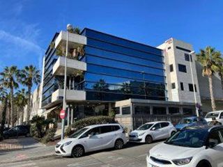 Local comercial en alquiler en Montigalà -Sant Crist en Badalona