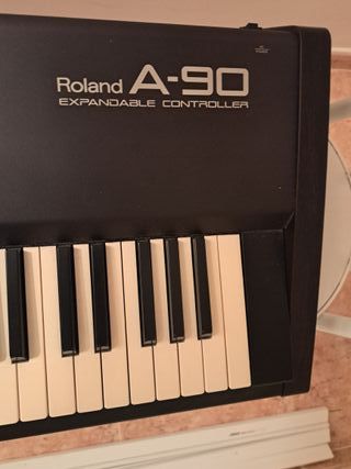 Sintetizador ROLAND A-90 en perfecto estado