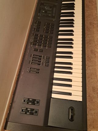 Sintetizador ROLAND A-90 en perfecto estado
