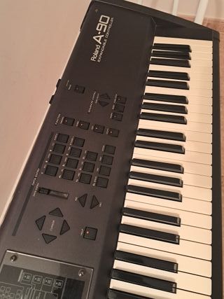 Sintetizador ROLAND A-90 en perfecto estado