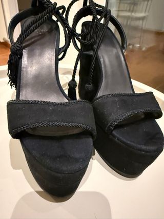 Sandalia Castañer ante negra lujo