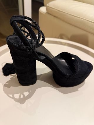 Sandalia Castañer ante negra lujo