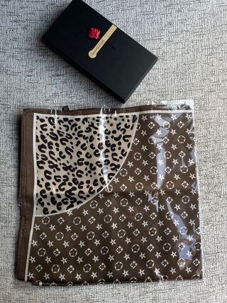 Regalo para mujer / Pañuelo  elegante