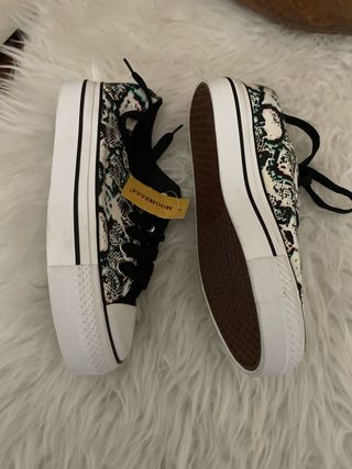 Bambas deportivas estampado serpiente talla 37