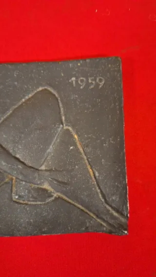 Placas/esculturas firmadas y selladas