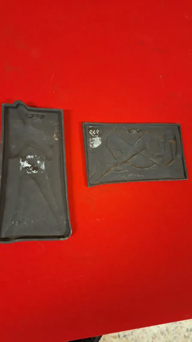 Placas/esculturas firmadas y selladas