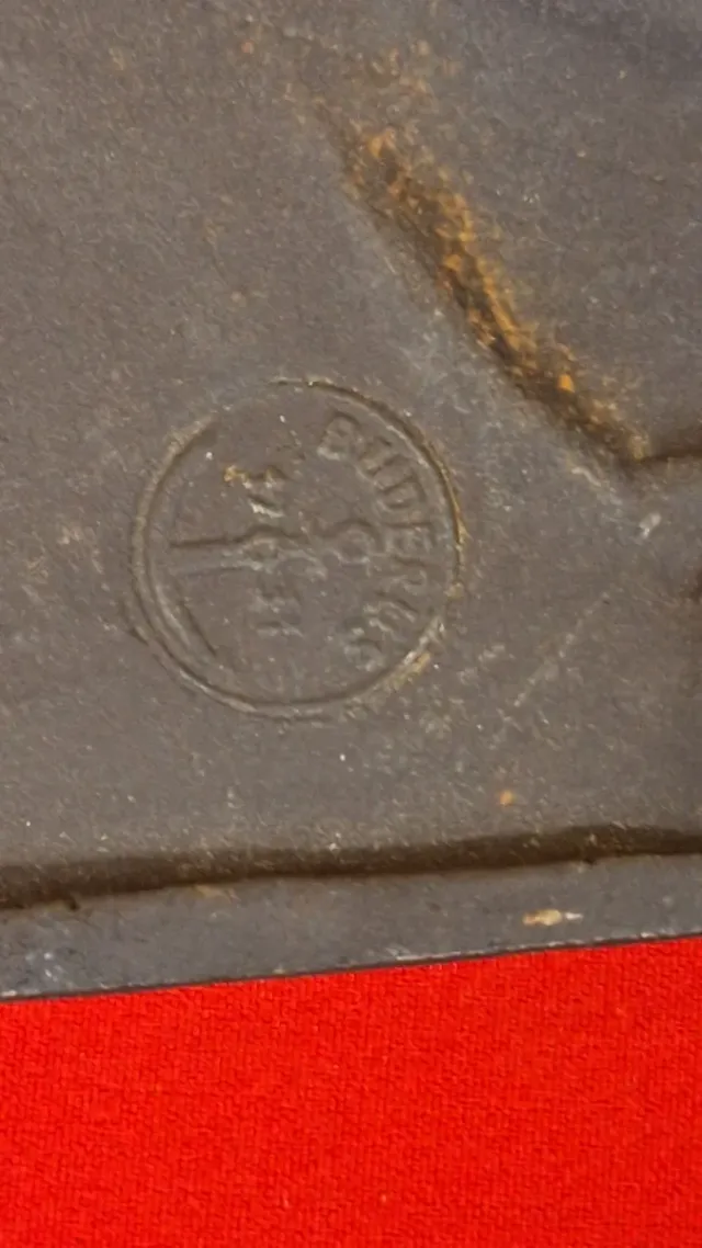 Placas/esculturas firmadas y selladas