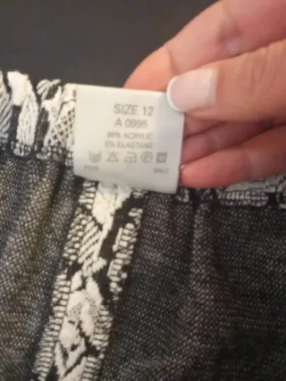 Falda midi encaje blanco y negro