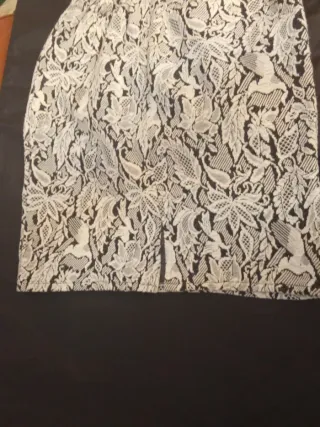 Falda midi encaje blanco y negro