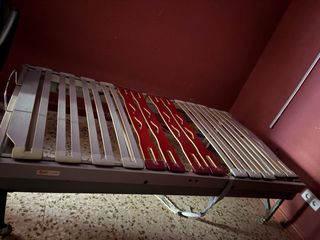 Sofá de tela y metal