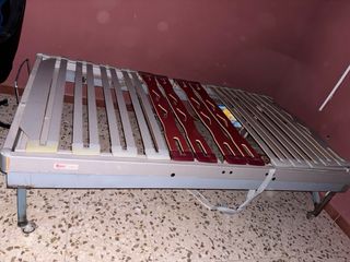 Sofá de tela y metal