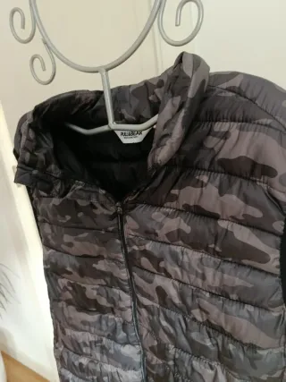 Chaleco hombre Pull&Bear Talla XL Camuflaje