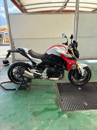 BMW F900R Roja y Blanca