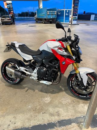 BMW F900R Roja y Blanca
