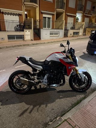 BMW F900R Roja y Blanca