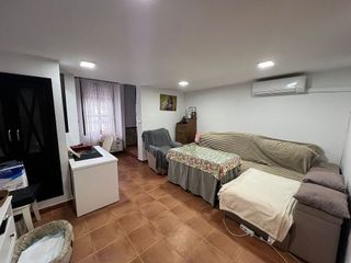 Casa adosada en venta en Utrera