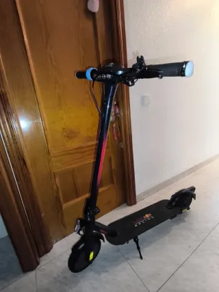 Patinete Eléctrico Red Bull Racing