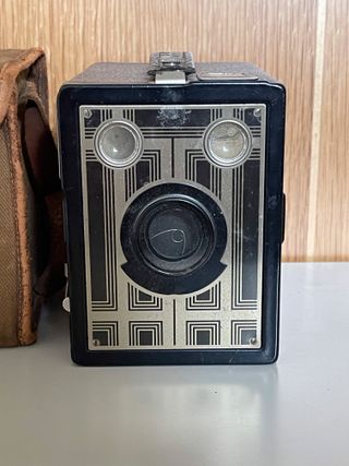 Fotocamera Kodak Brownie Six-20 con custodia