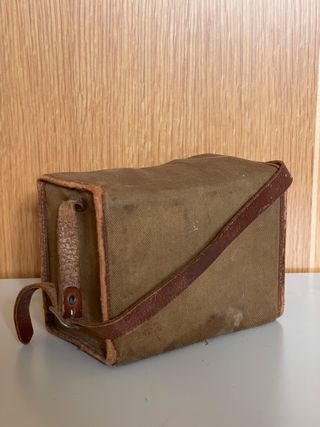 Fotocamera Kodak Brownie Six-20 con custodia