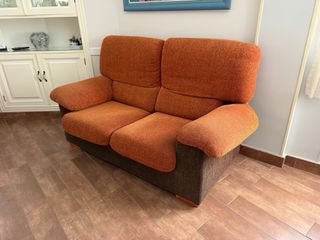 Sofá 2 plazas tela naranja y marrón
