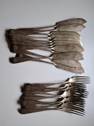 Cubertería antigua de metal