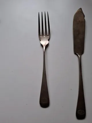 Cubertería antigua de metal