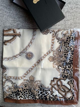 Pañuelo moderno mujer + caja premium