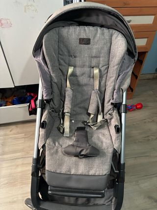Silla de paseo bebé gris