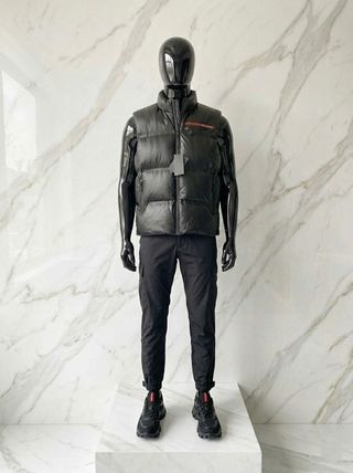 Prada Chaleco Acolchado Negro – Original