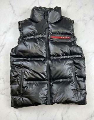 Prada Chaleco Acolchado Negro – Original