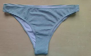 Bikini de rayas verdes y blancas