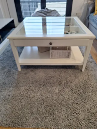 Mesa centro lacada en blanco.