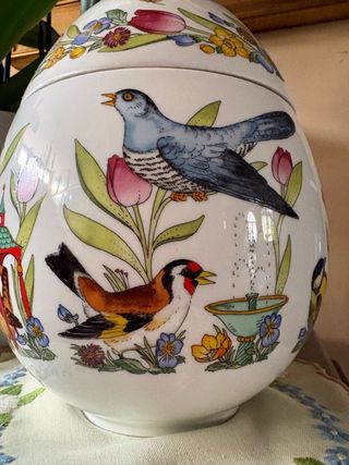 Grande Uovo Pasquale Hutschenreuther Decorato