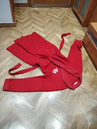 Bata de invierno roja