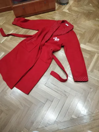 Bata de invierno roja
